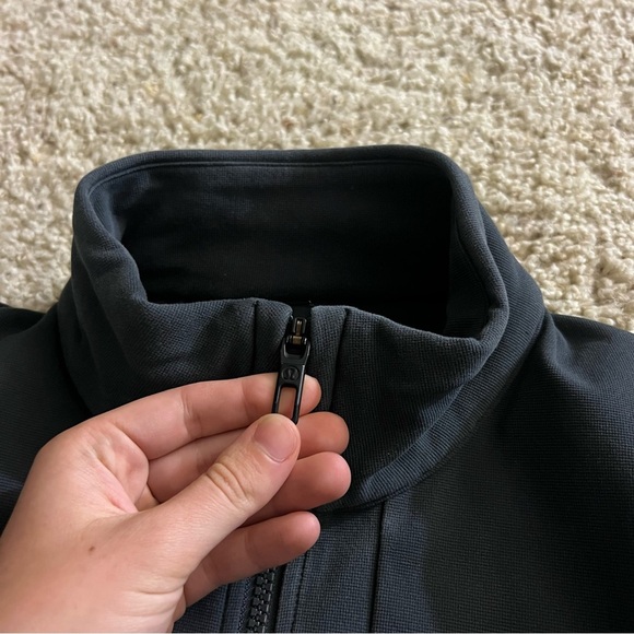 Lululemon men’s jacket - Picture 6 of 9